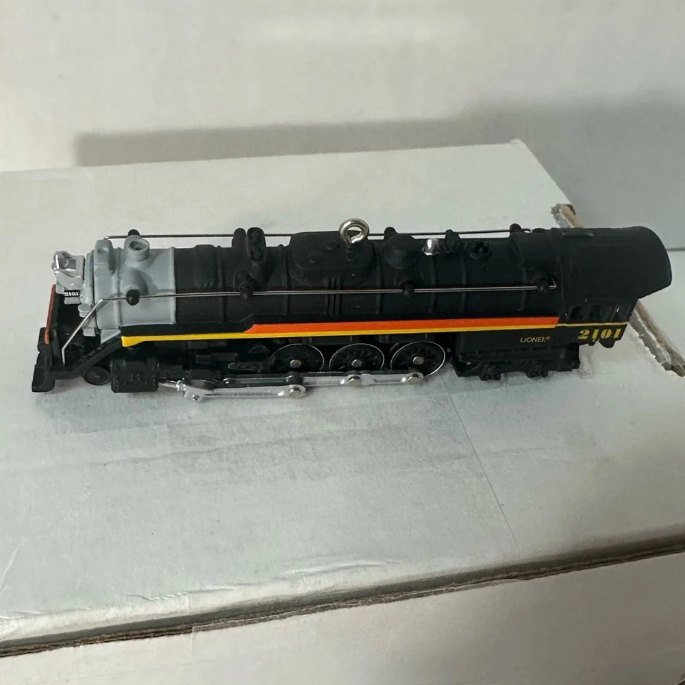 Hallmark‎ Keepsake 2001 Lionel Chessie Steam Special Locomotive Ornament QX6092